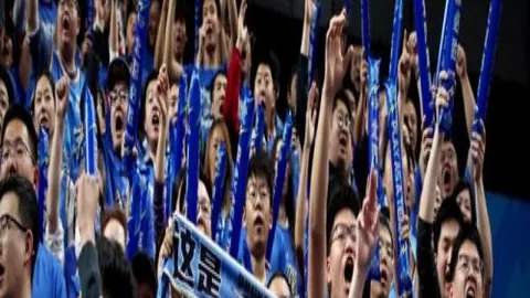 詹姆斯NBA生涯首次四连场三双，湖人逆转击败马刺